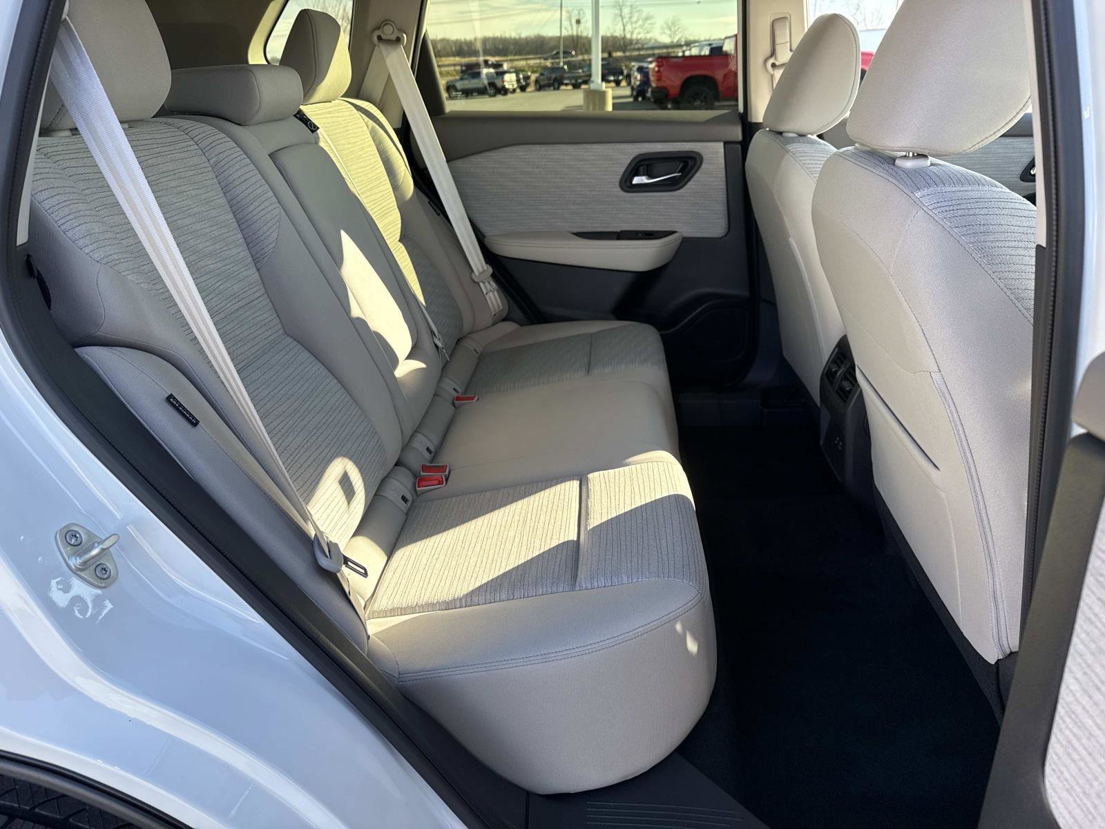 Used 2023 Nissan Rogue SV image 20