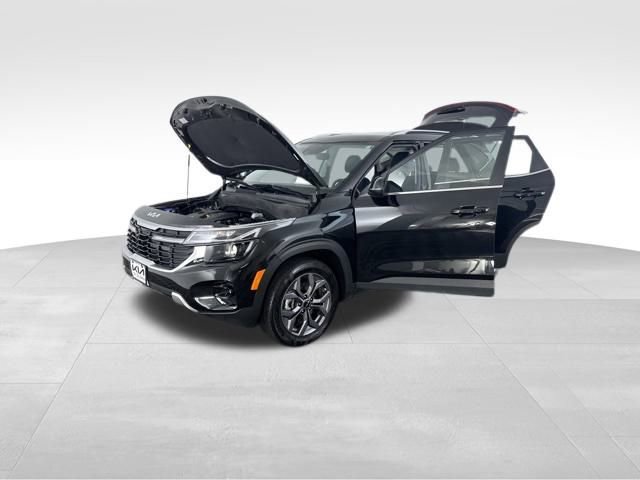 Certified 2024 Kia Seltos S image 11