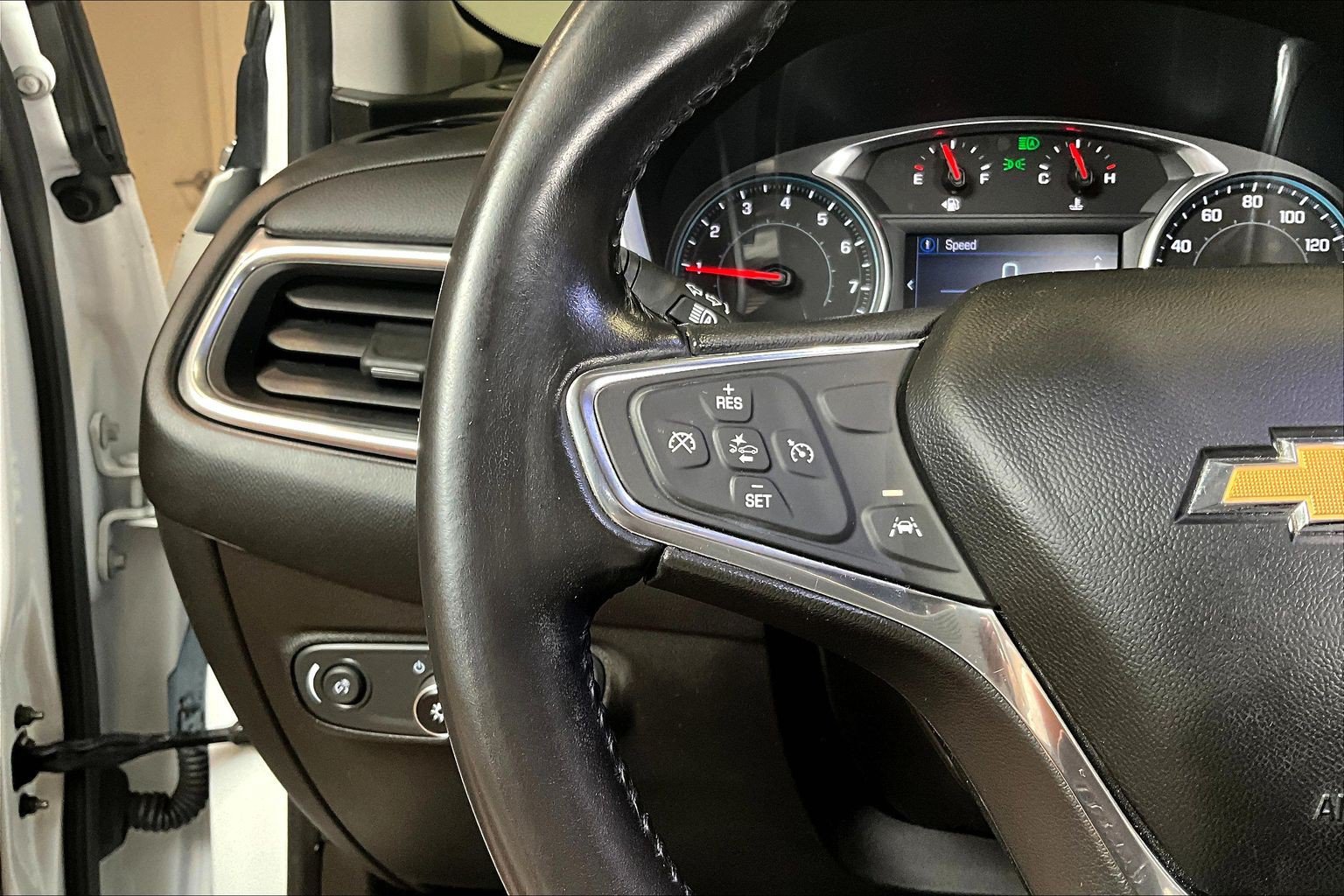 Used 2021 Chevrolet Equinox LT AWD/4WD image 12