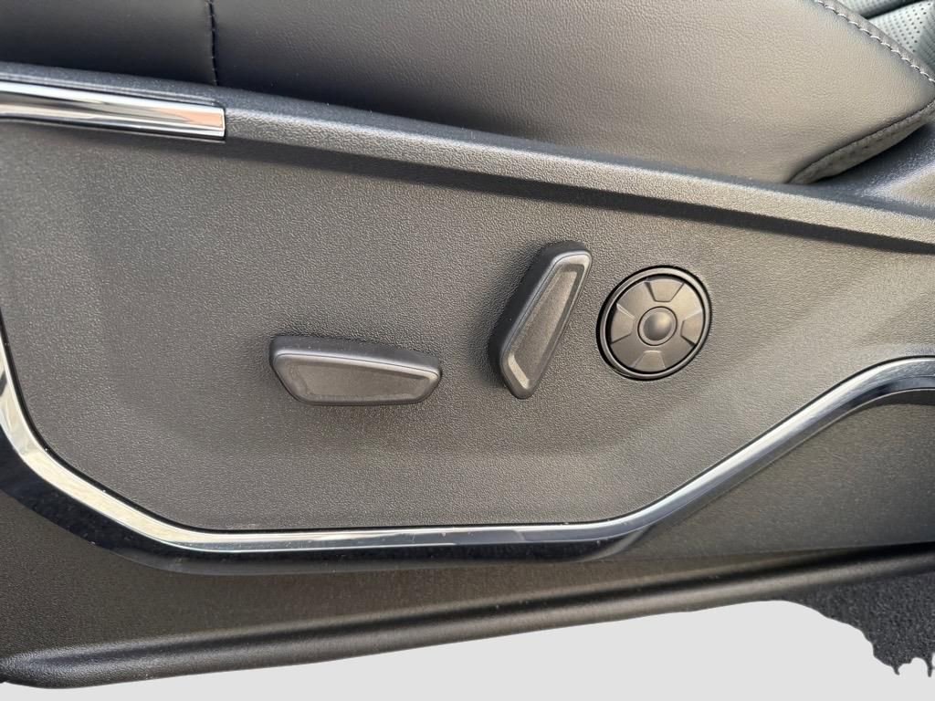 New 2025 Ford F250 Platinum w/ FX4 Off-Road Package image 28