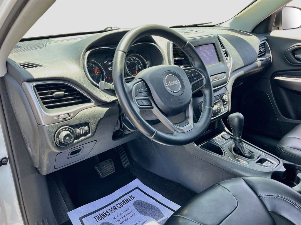Used 2019 Jeep Cherokee Latitude Plus FWD image 9