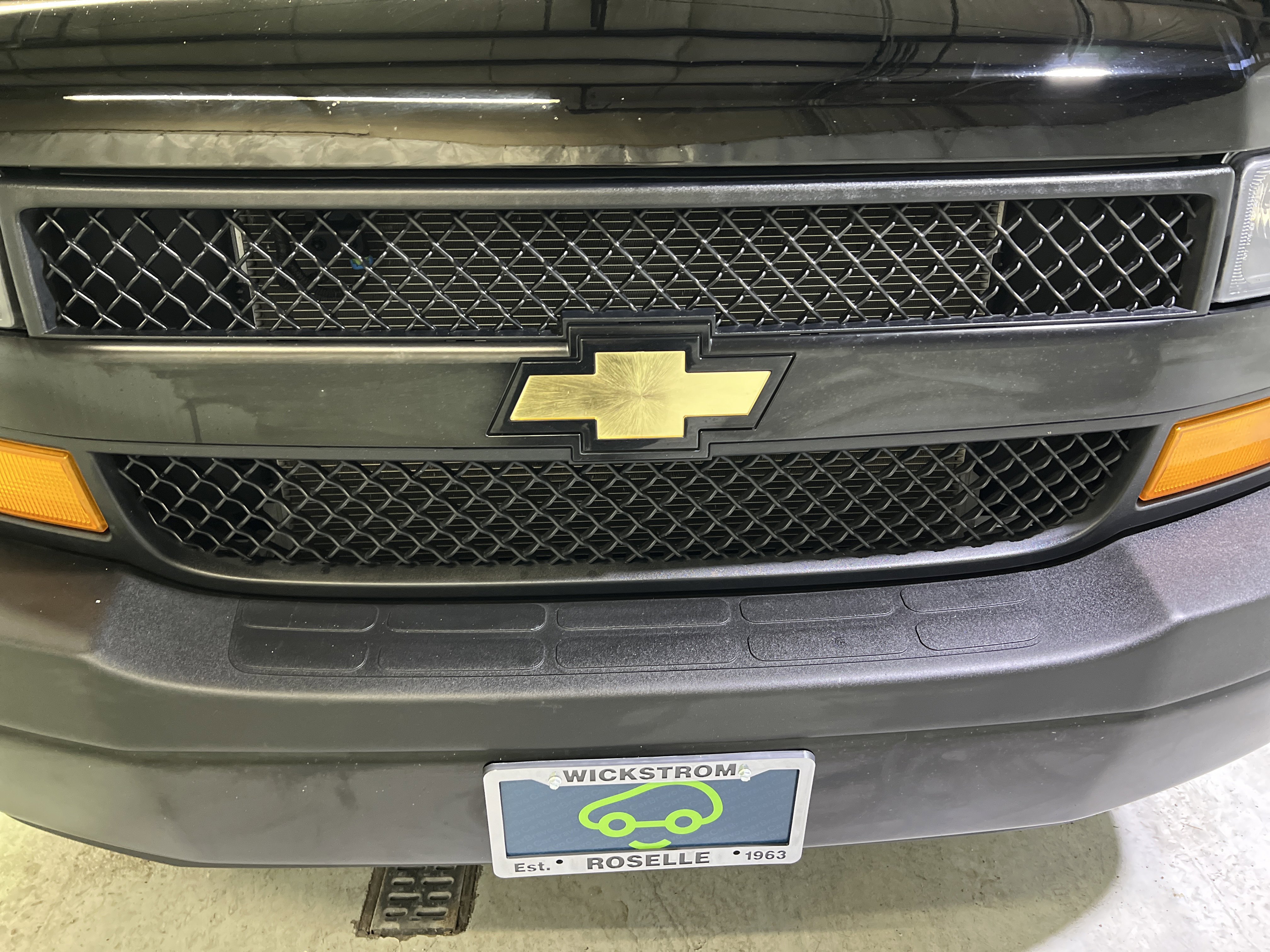 Certified 2023 Chevrolet Express 3500 w/ Driver Convenience Package image 4