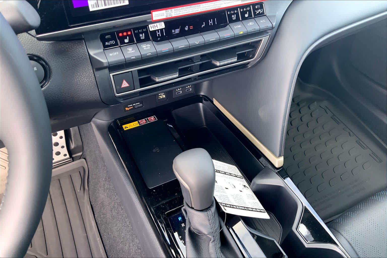 New 2026 Toyota Camry Hybrid FWD image 19