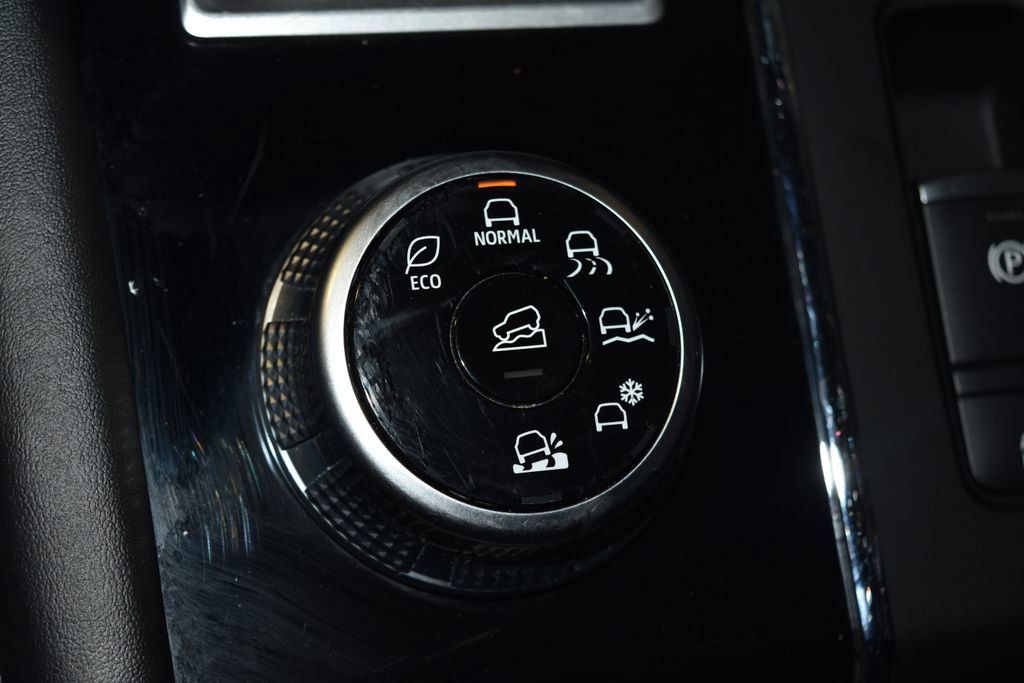 Used 2024 Mitsubishi Outlander SE image 17