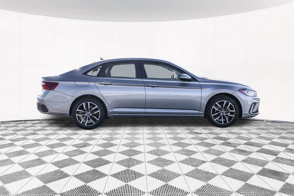 New 2026 Volkswagen Jetta SE FWD image 13