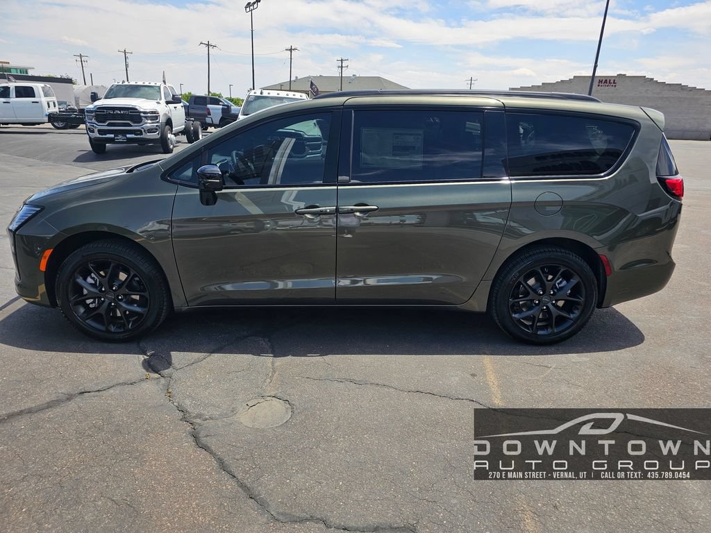 New 2027 Chrysler Pacifica Limited AWD/4WD image 6