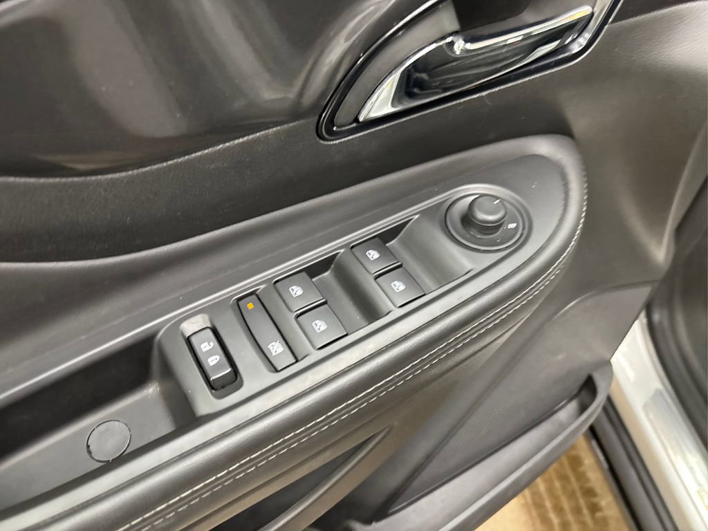 Used 2022 Buick Encore Preferred w/ Safety Package image 32