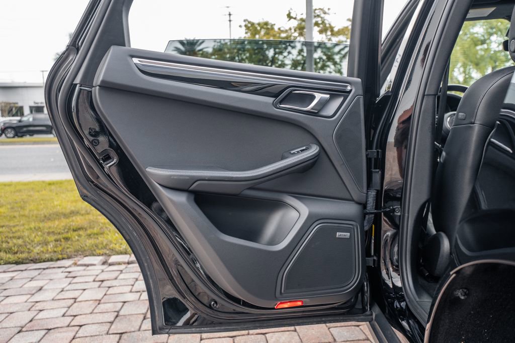 Used 2022 Porsche Macan image 34