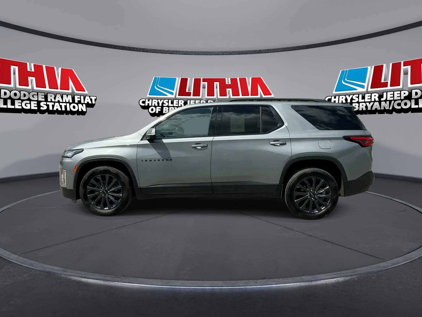 Used 2023 Chevrolet Traverse RS image 5