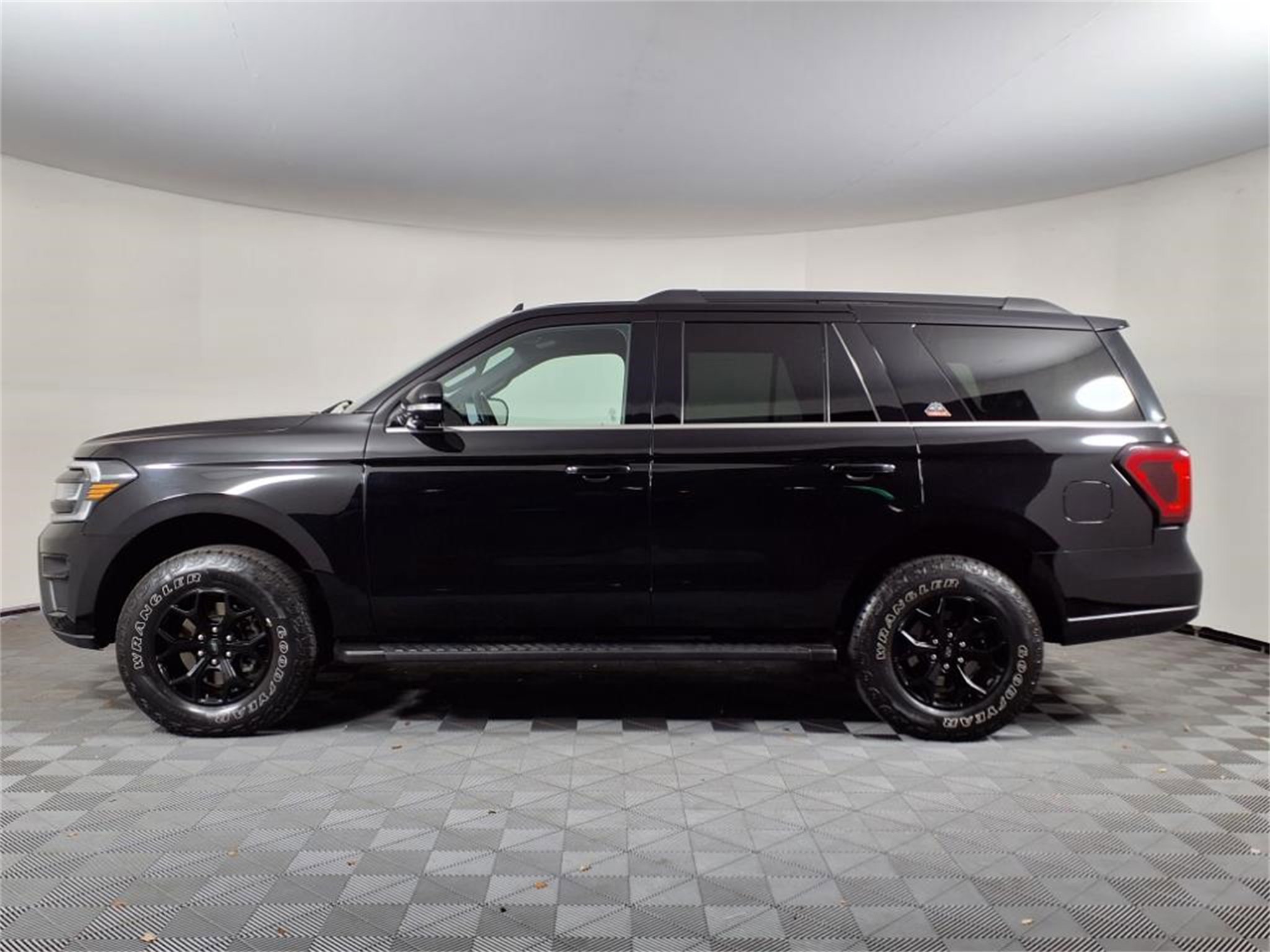 Used 2022 Ford Expedition Timberline image 4