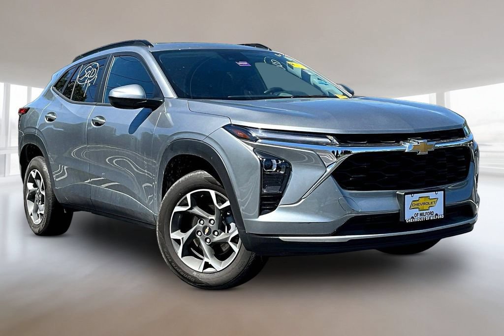 Used 2025 Chevrolet Trax LT w/ Driver Confidence Package FWD image 1