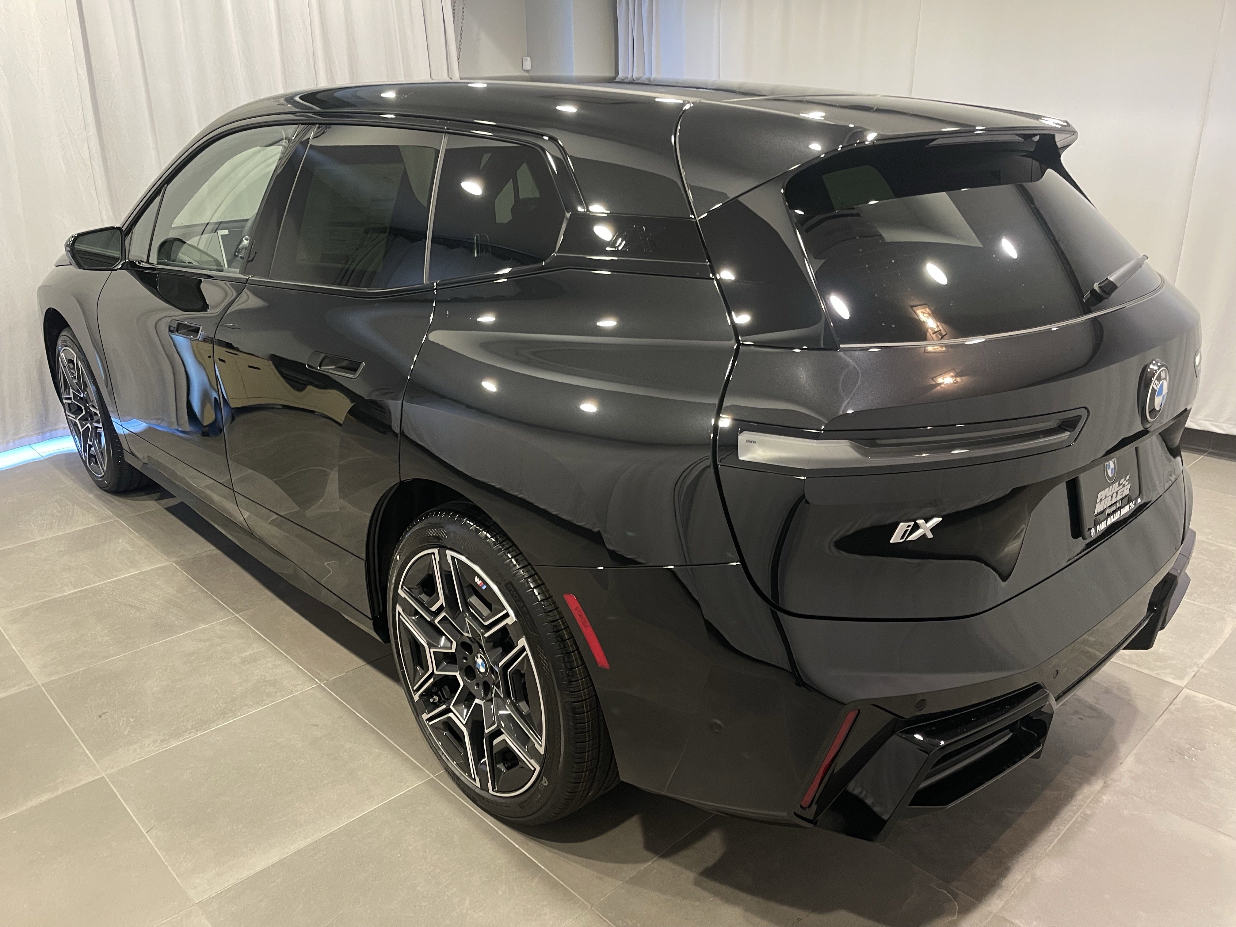 New 2026 BMW iX xDrive60 w/ M Sport Package AWD/4WD image 4
