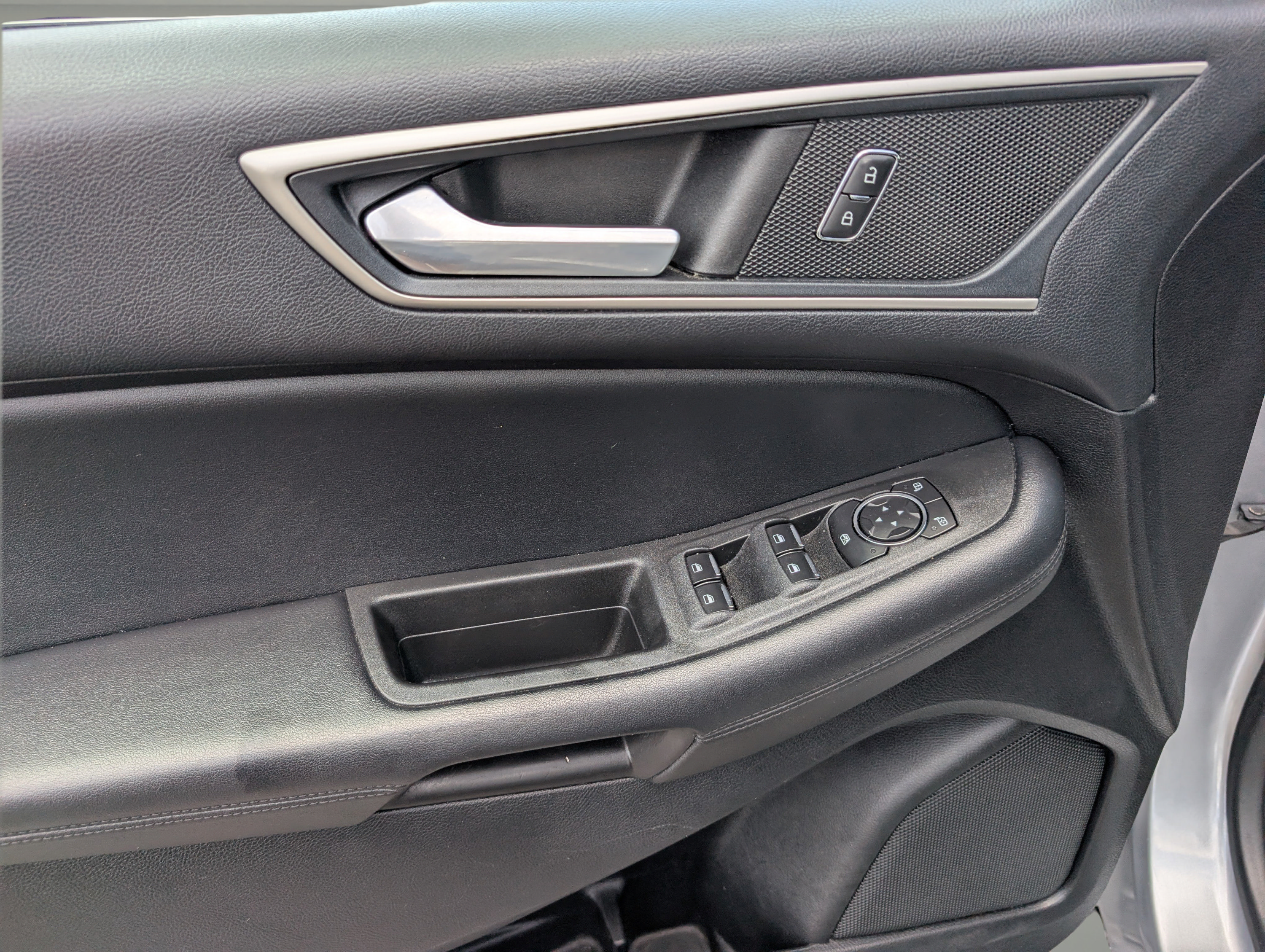 Used 2022 Ford Edge SEL AWD/4WD image 9
