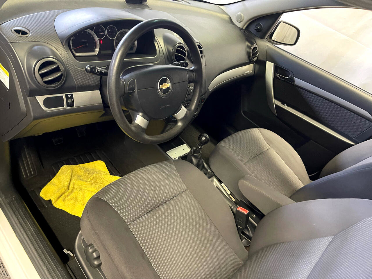 Used 2009 Chevrolet Aveo LT w/ Power and Convenience Package image 22