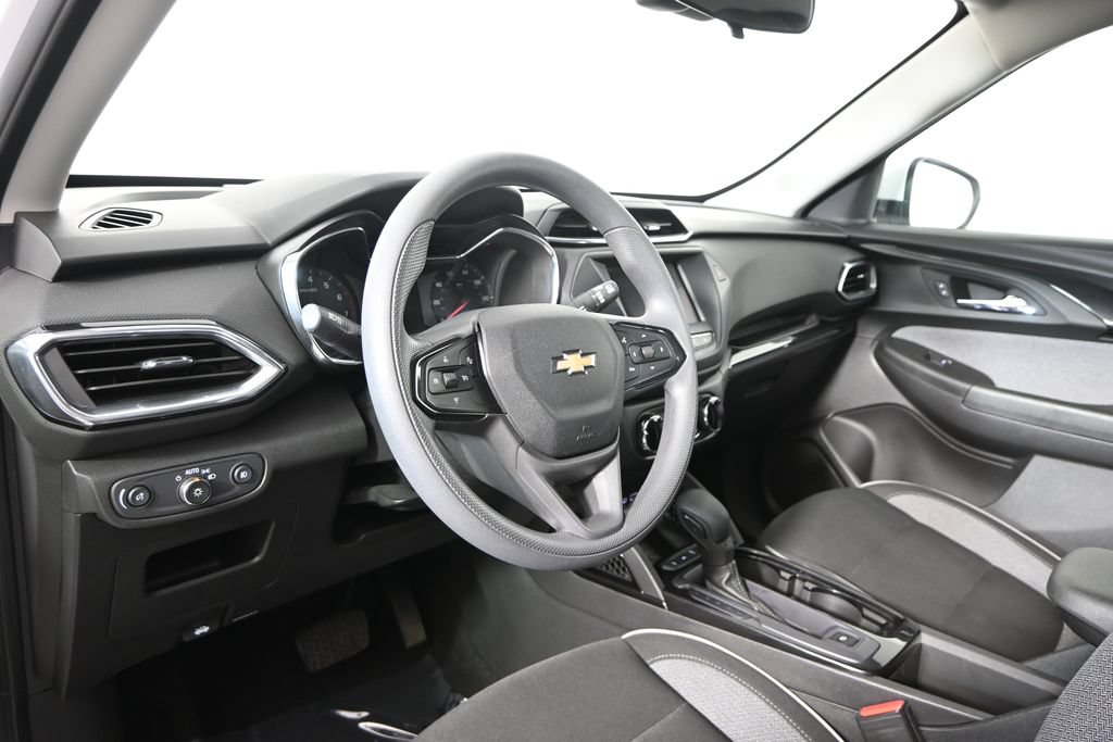 Used 2023 Chevrolet TrailBlazer LT AWD/4WD image 22