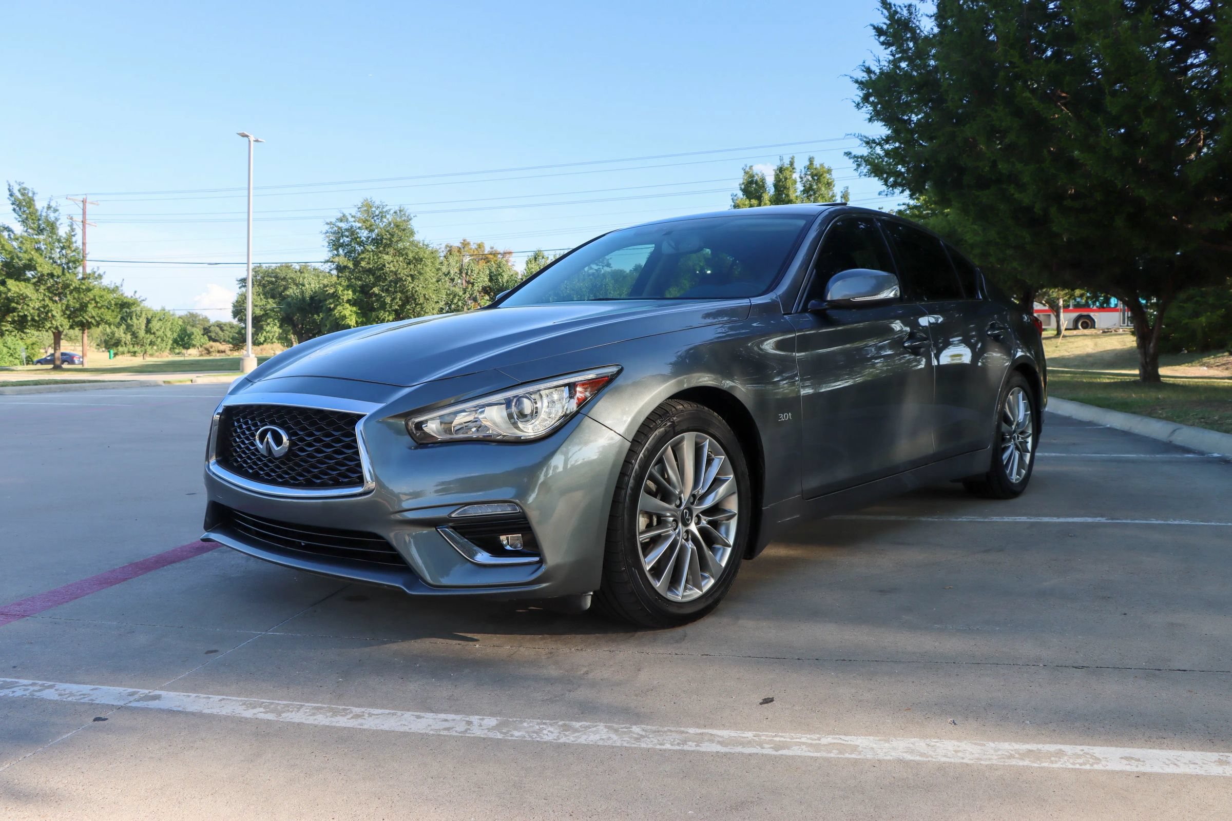 Used 2018 INFINITI Q50 Luxe RWD image 3