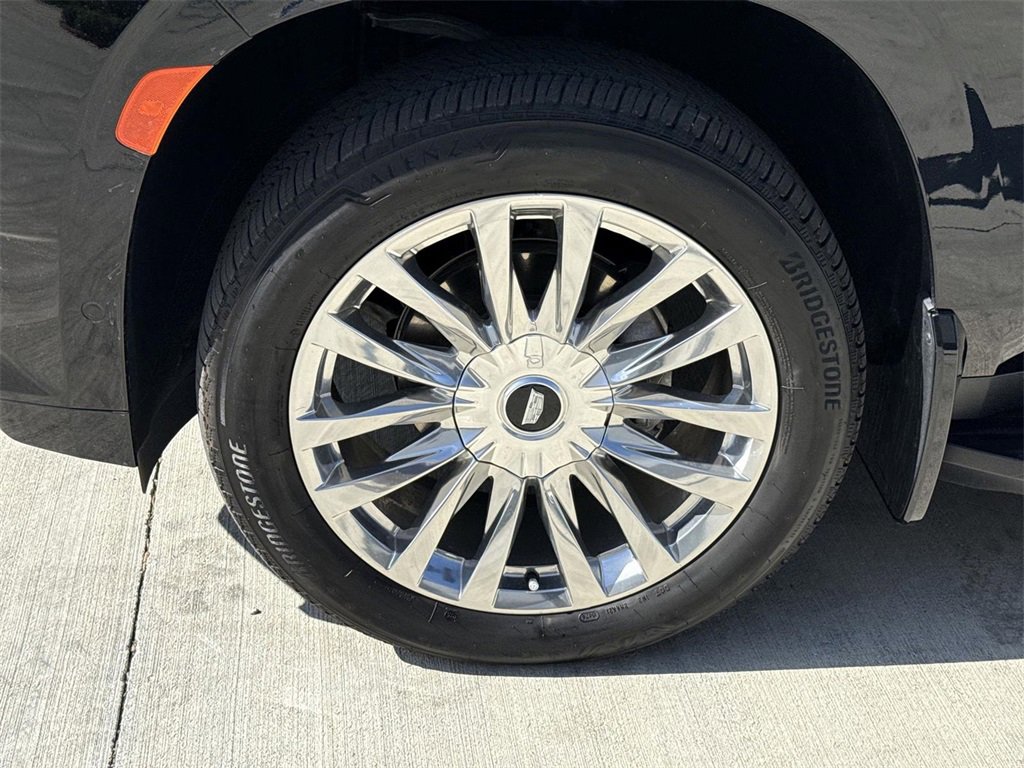 Used 2024 Cadillac Escalade ESV Premium Luxury image 33