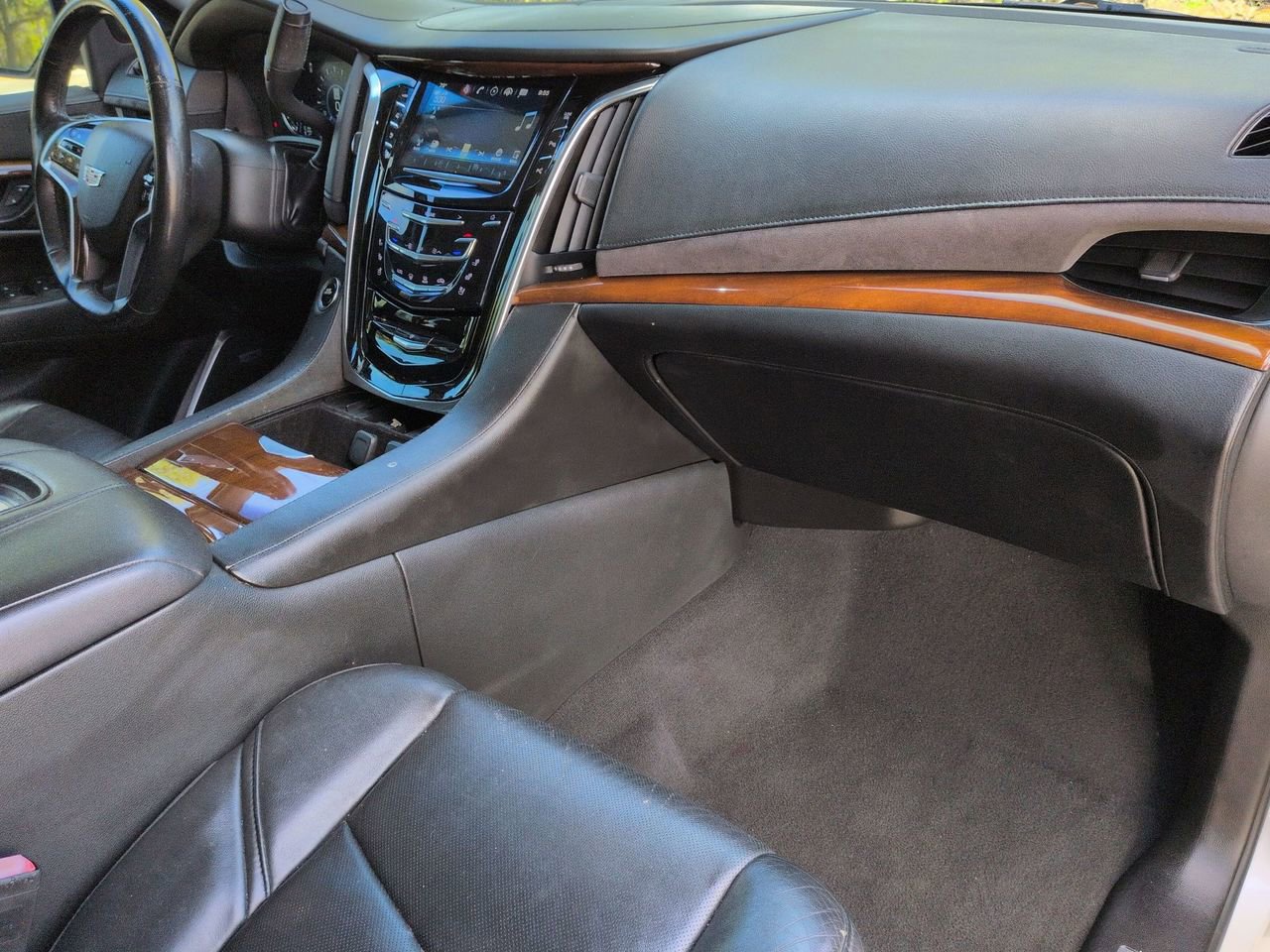 Used 2019 Cadillac Escalade 2WD image 26