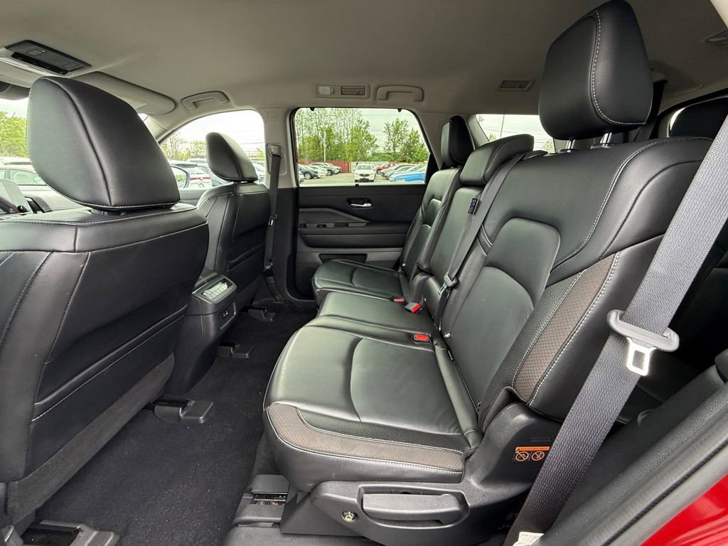 Used 2022 Nissan Pathfinder SL w/ SL Black Package image 22