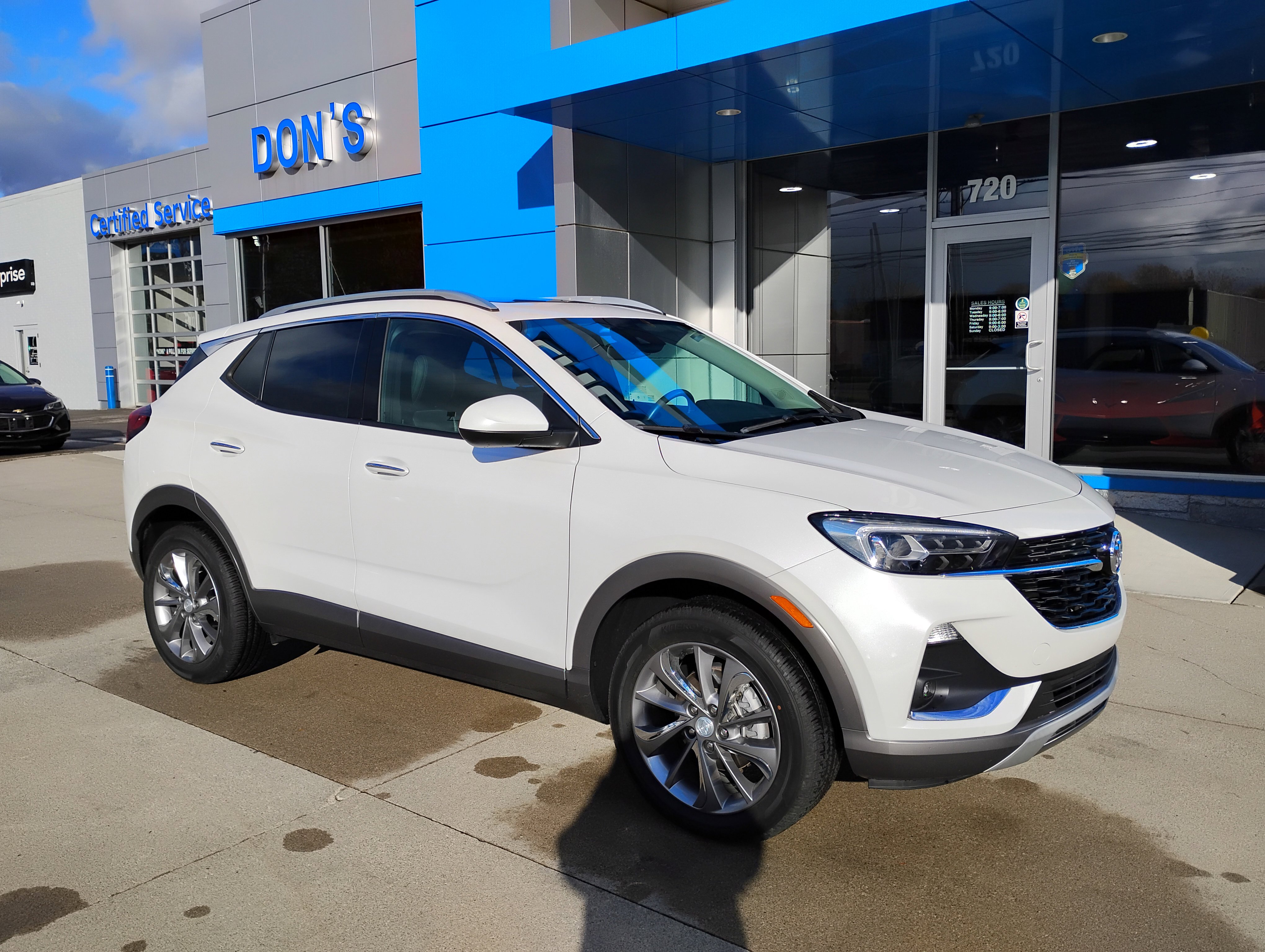 Used 2022 Buick Encore GX Essence w/ Experience Buick Package image 3