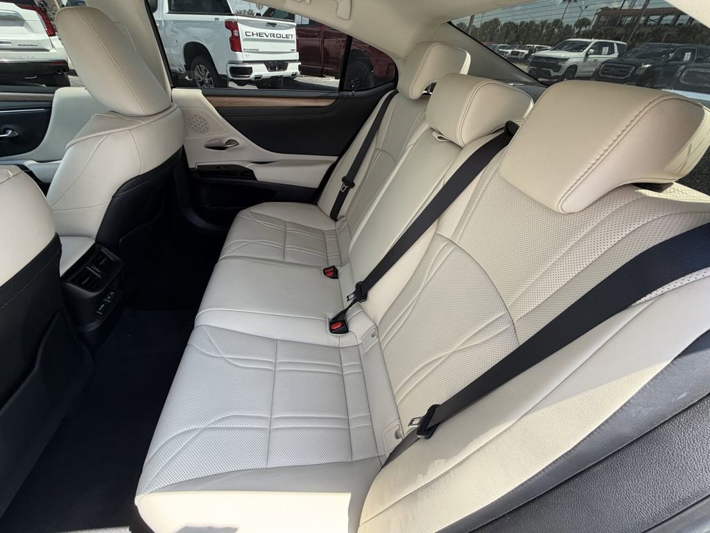Used 2024 Lexus ES 350 w/ Technology Package FWD image 17
