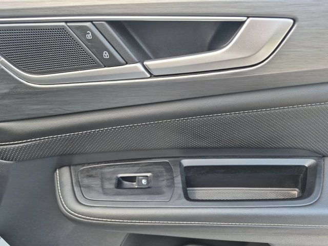 Used 2025 Volkswagen Atlas Cross Sport SE FWD image 33