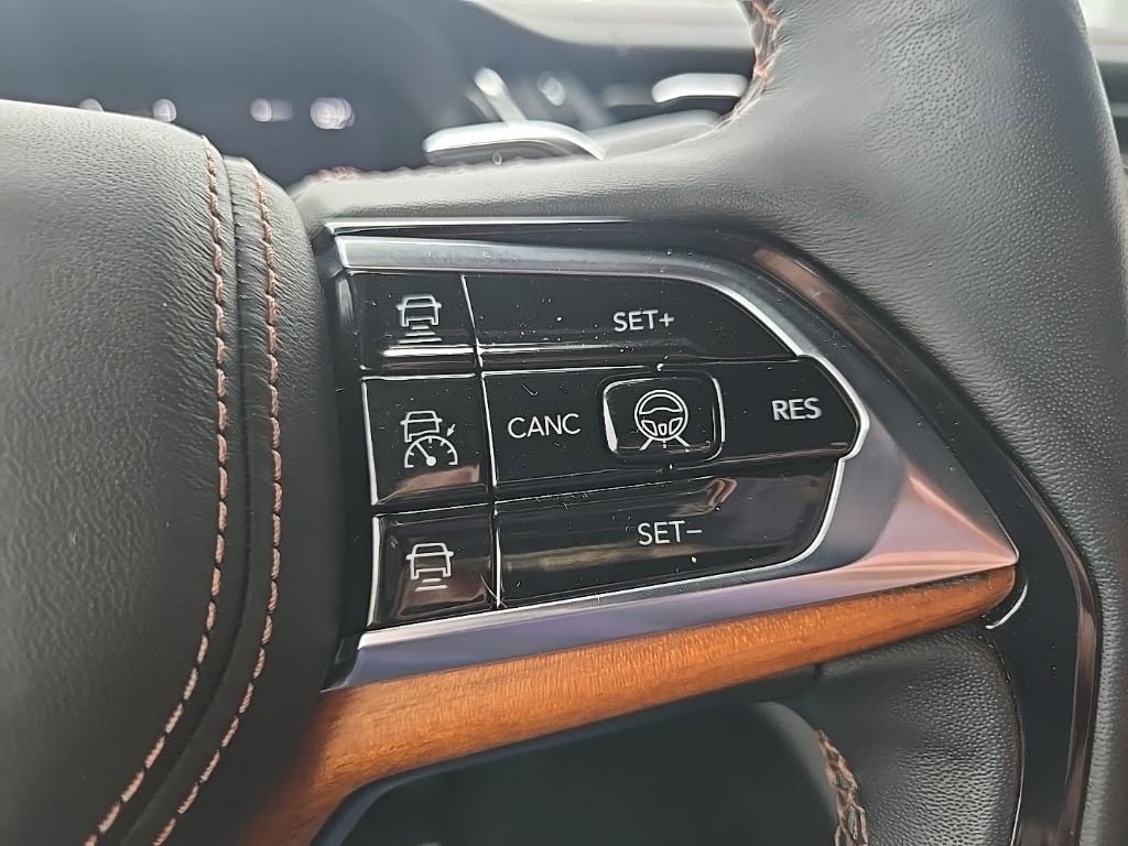 Used 2022 Jeep Grand Cherokee Summit AWD/4WD image 44