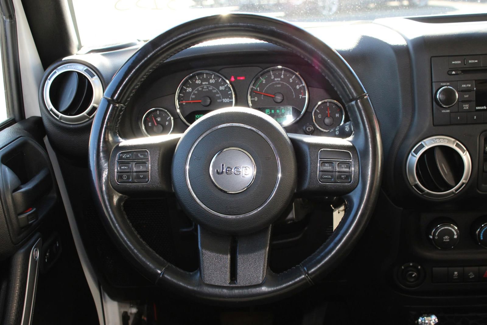 Used 2018 Jeep Wrangler Unlimited Sahara w/ Connectivity Group image 29