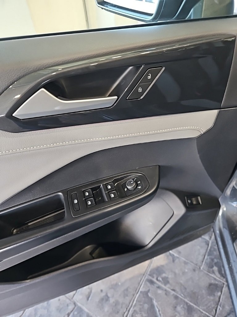 Used 2022 Volkswagen Taos SEL image 26