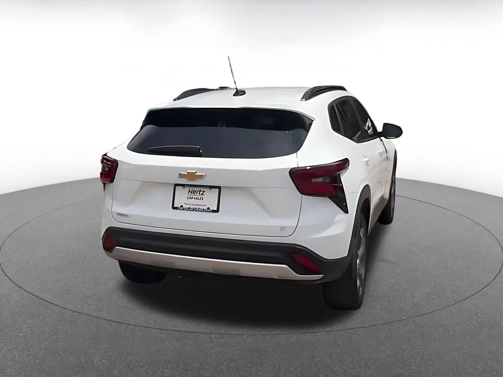 Used 2025 Chevrolet Trax LT FWD image 12