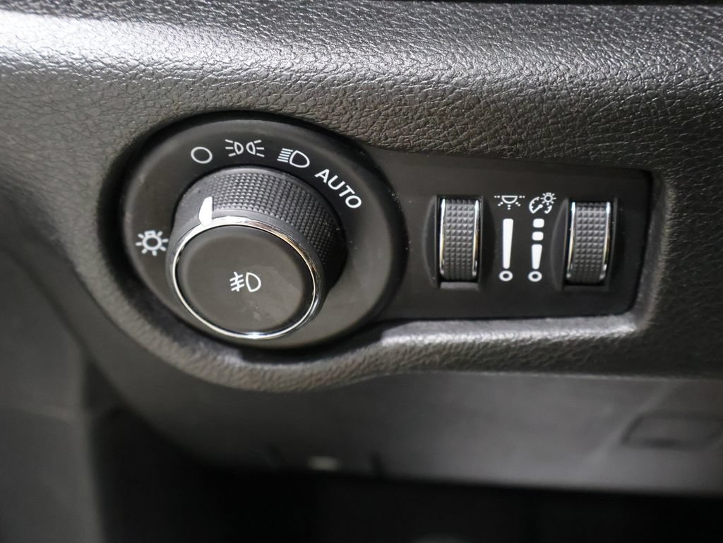 Used 2019 Chrysler Pacifica Touring-L Plus w/ S Appearance Package FWD image 30