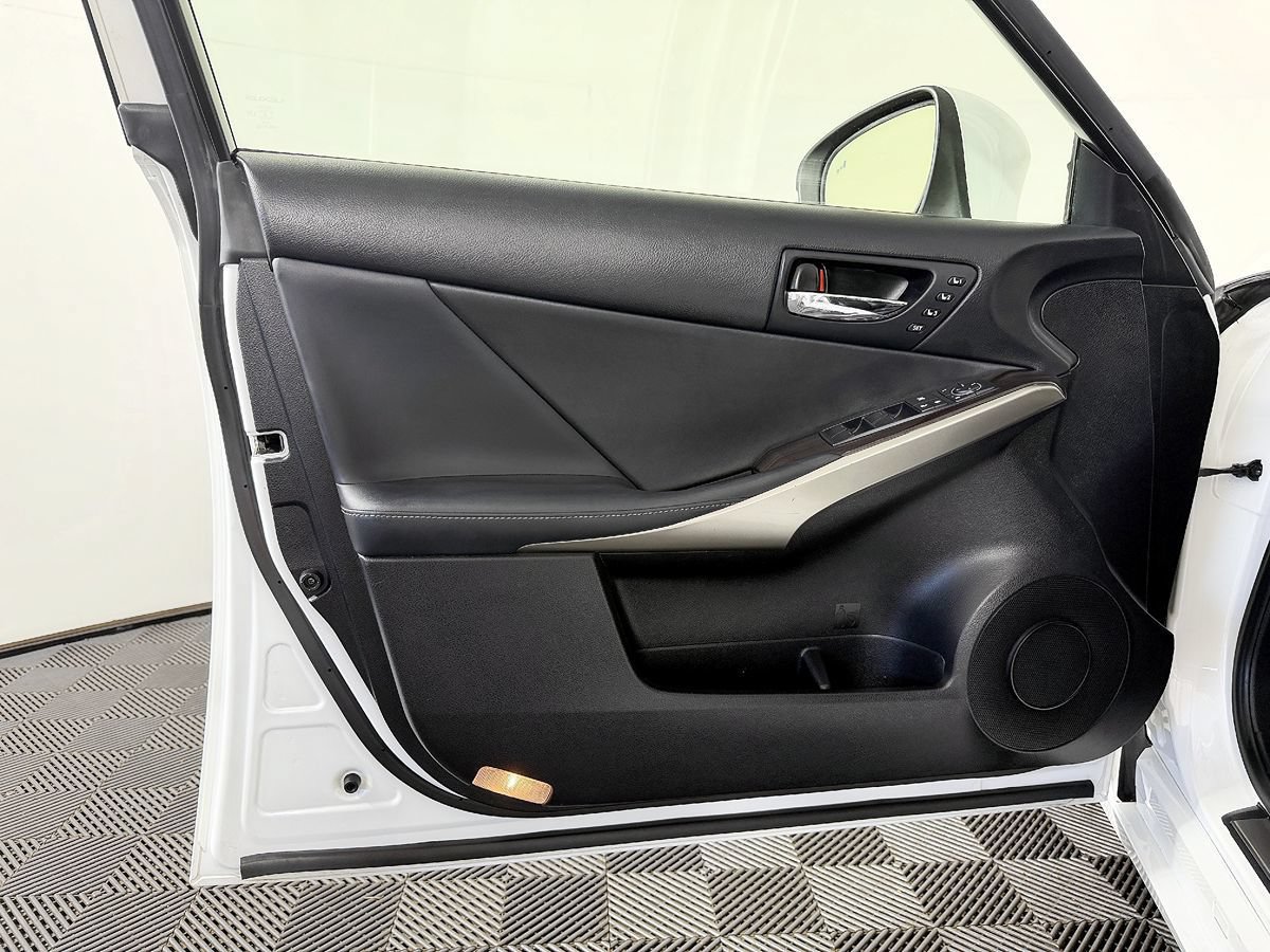 Used 2014 Lexus IS 250 w/ Luxury Package w/Gray Wood RWD image 27