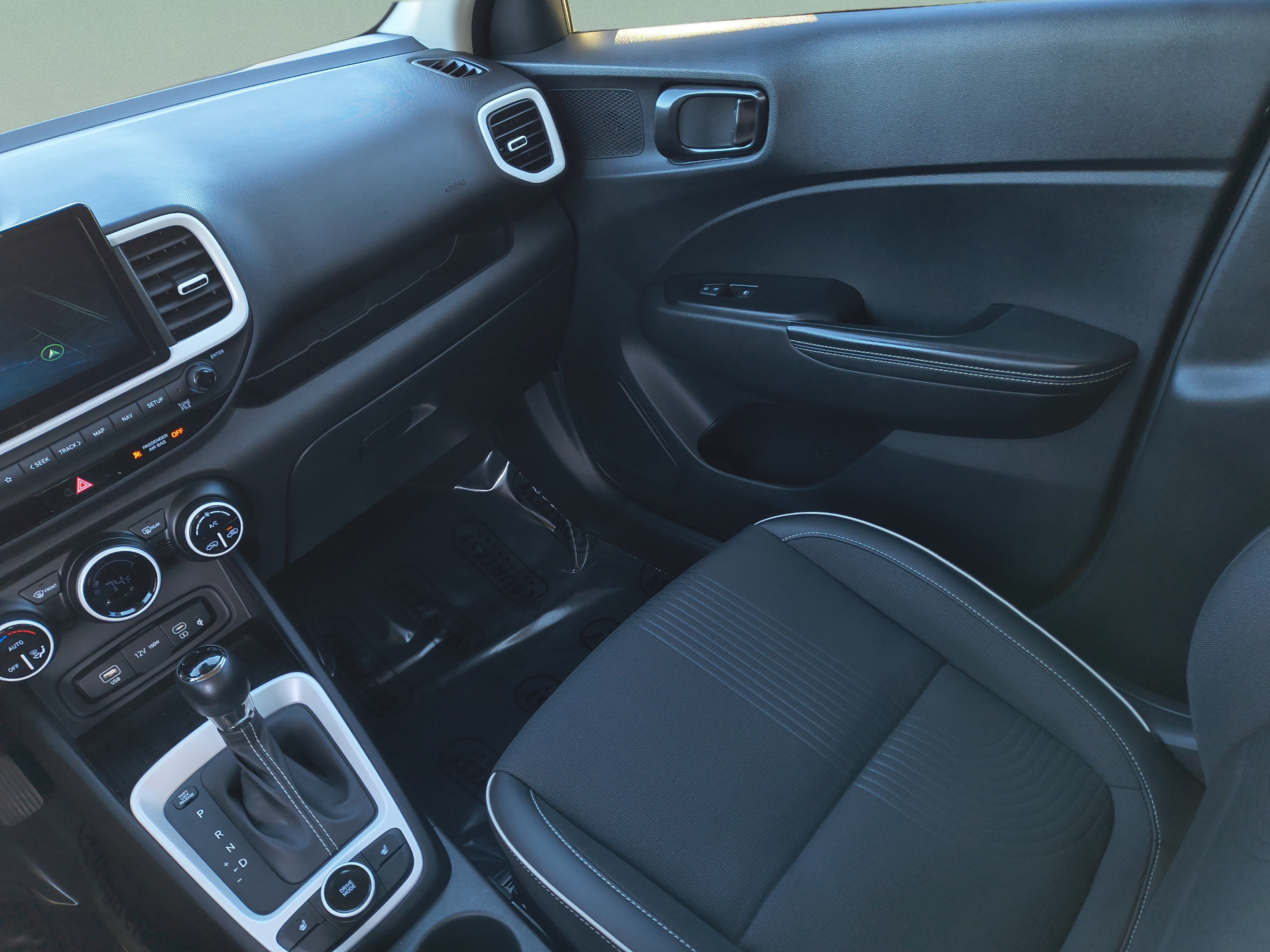 Certified 2023 Hyundai Venue Limited FWD image 13