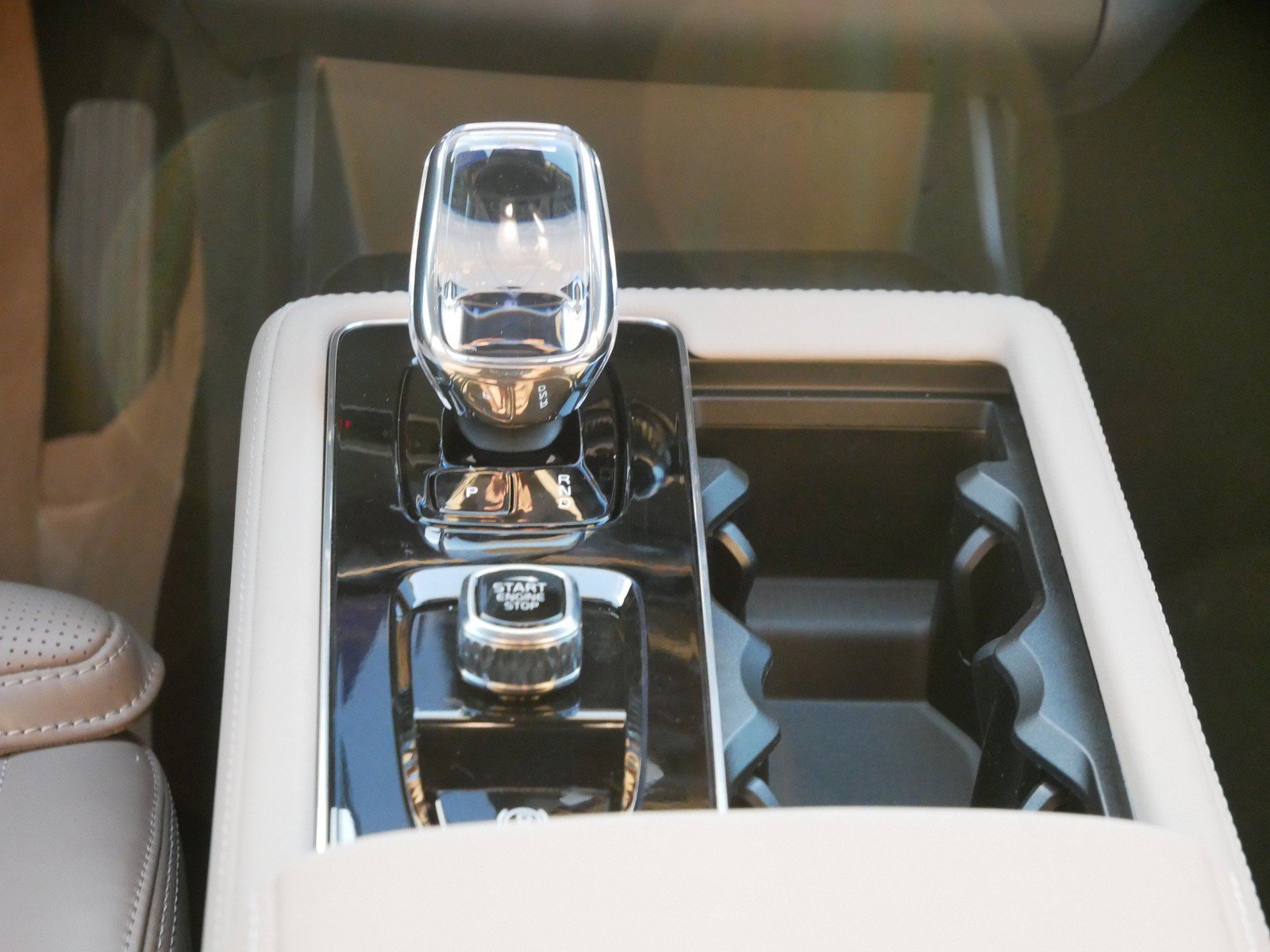 New 2027 Volvo XC90 B6 Ultra AWD/4WD image 8