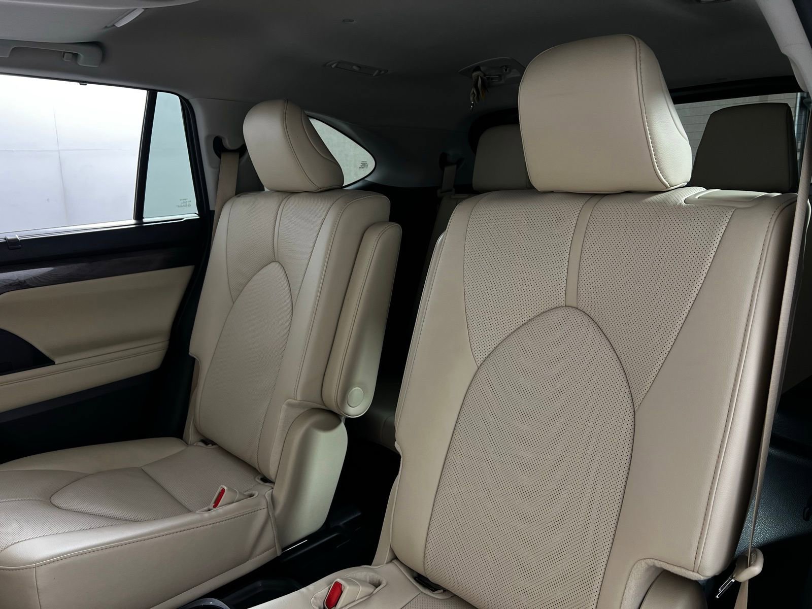 Certified 2025 Toyota Highlander Limited image 25