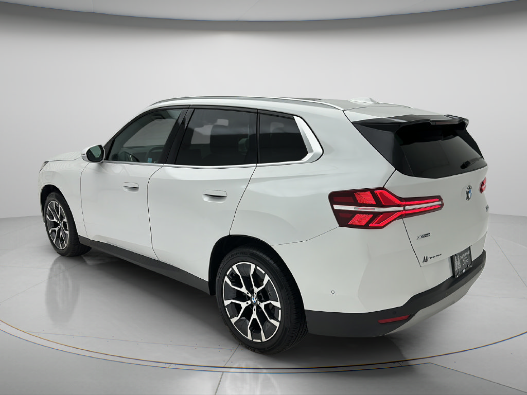 Used 2025 BMW X3 xDrive30i AWD/4WD image 4