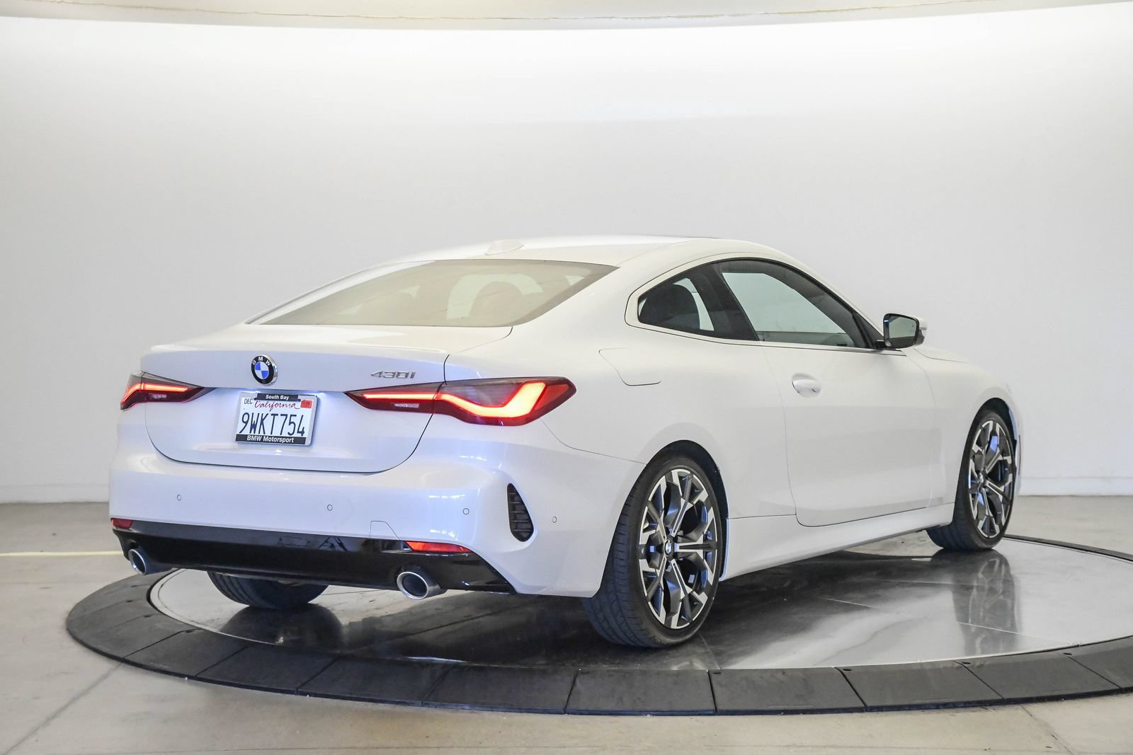 Used 2026 BMW 430i Coupe w/ Parking Assistance Package RWD image 4