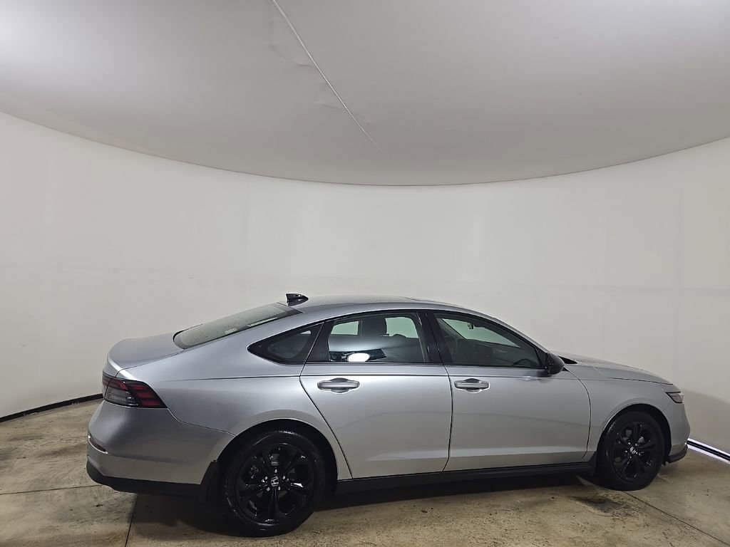 Used 2025 Honda Accord SE image 5