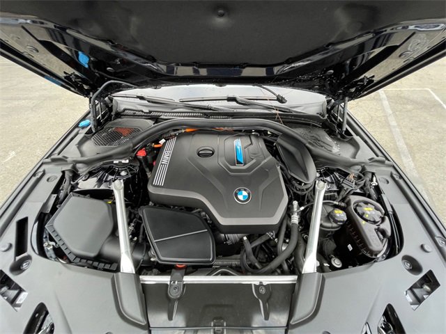 Used 2022 BMW 530e w/ M Sport Package image 21