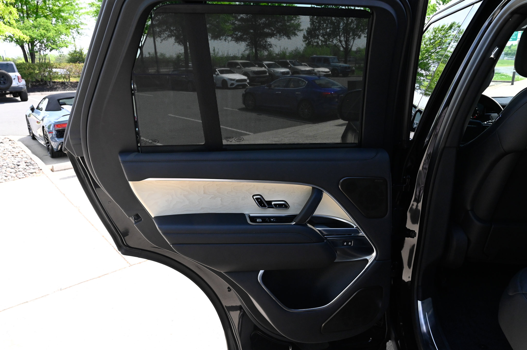 Used 2024 Land Rover Range Rover SV AWD/4WD image 40