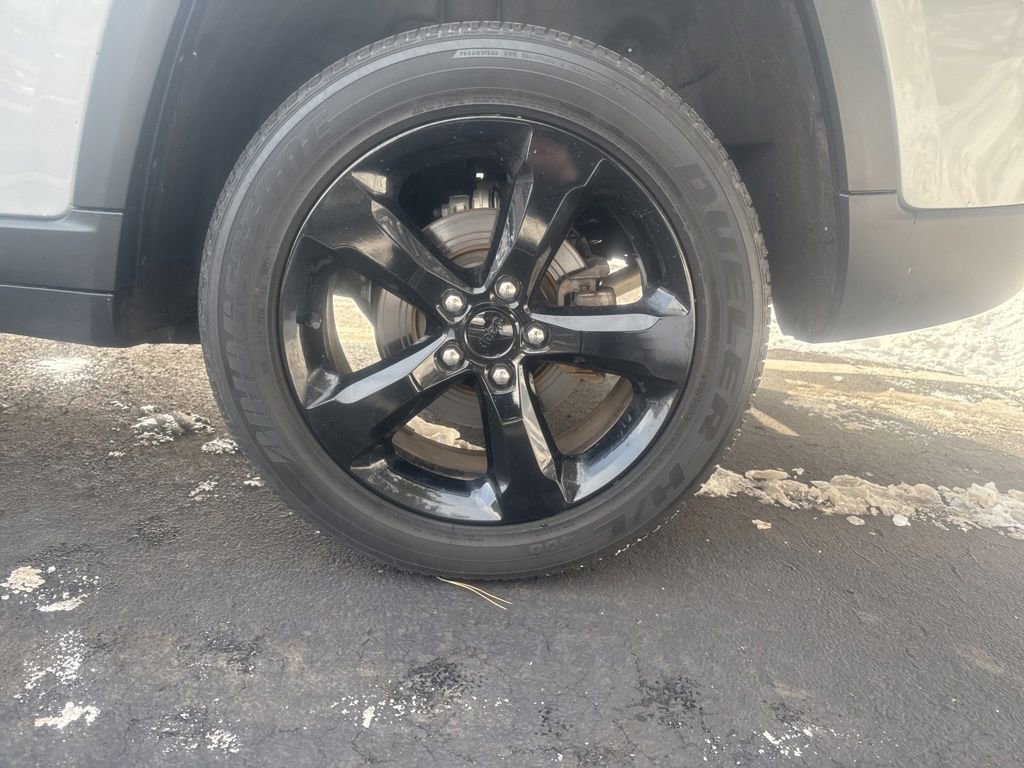 Used 2024 Jeep Grand Cherokee Altitude image 48