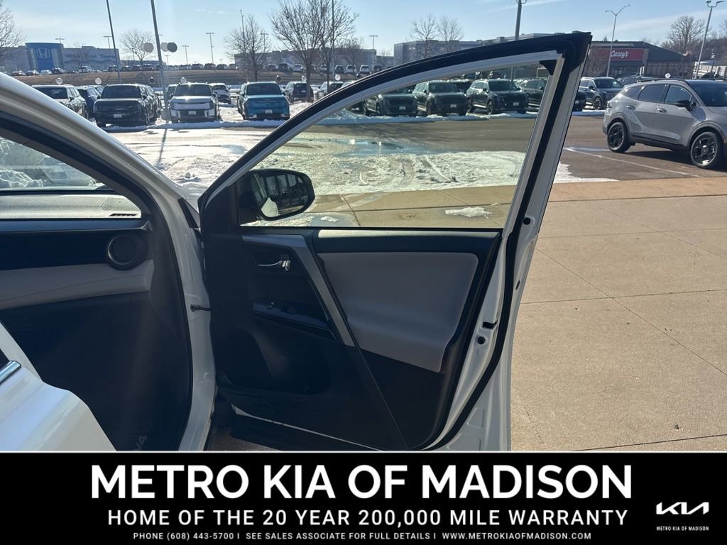 Used 2018 Toyota RAV4 Limited w/ Advanced Technology Package image 37