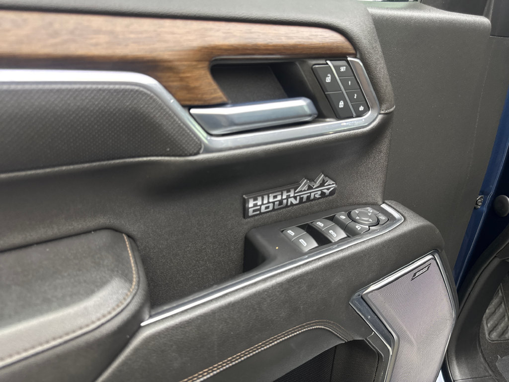 Used 2023 Chevrolet Silverado 1500 High Country w/ Technology Package AWD/4WD image 35