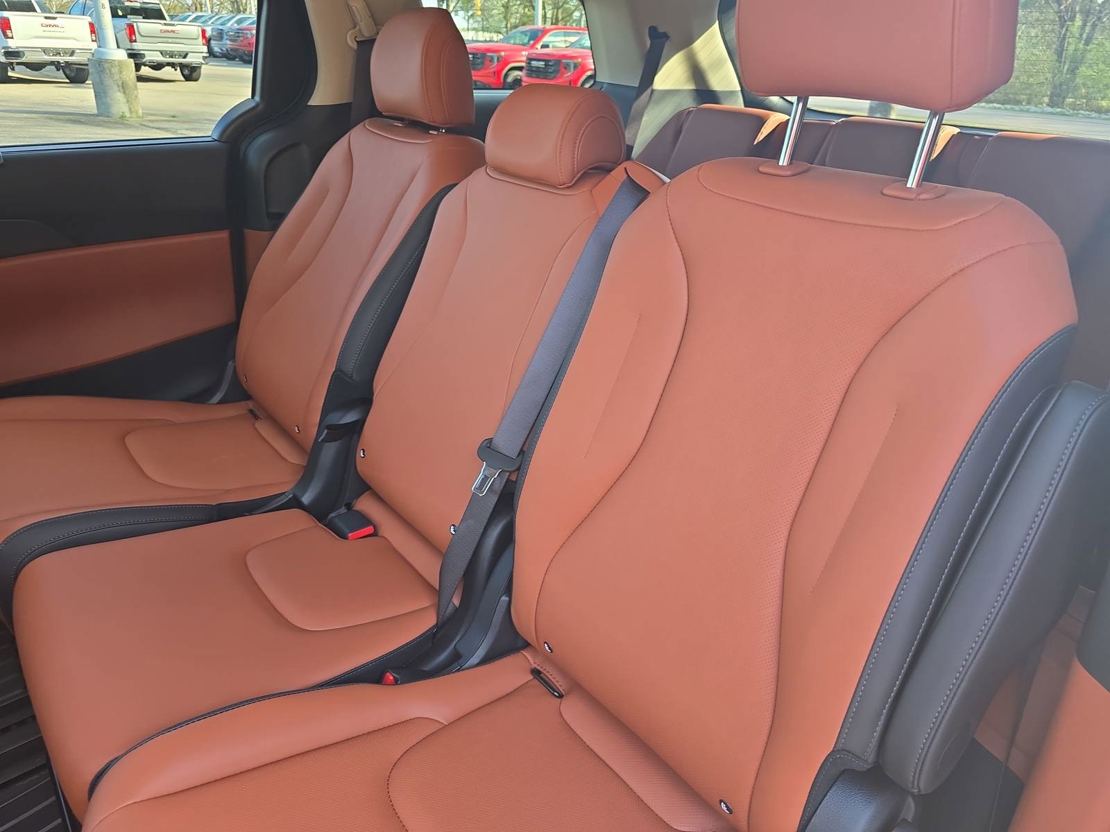New 2026 Kia Carnival EX FWD image 14