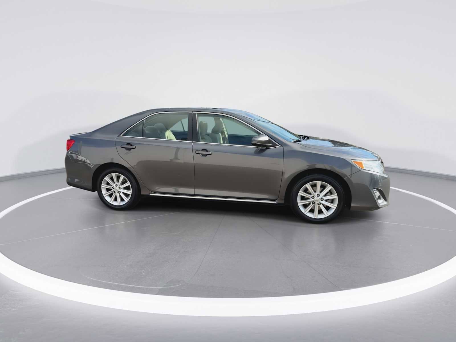 Used 2013 Toyota Camry XLE w/ Convenience Pkg image 9