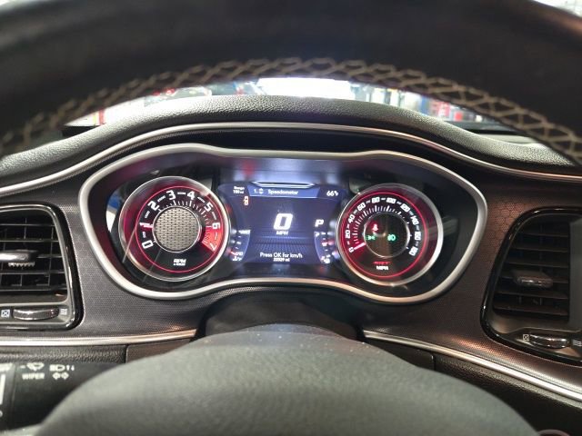 Used 2015 Dodge Challenger SRT image 14