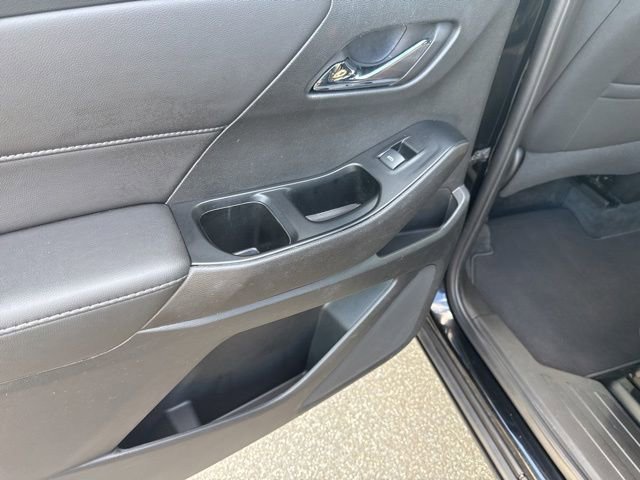 Used 2023 Chevrolet Traverse LT w/ Rear Camera Mirror Package AWD/4WD image 13