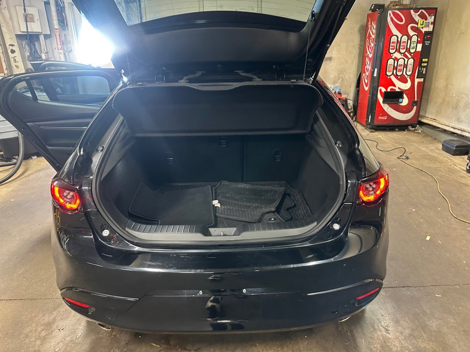 Used 2019 MAZDA MAZDA3 Hatchback w/ Preferred Package image 16