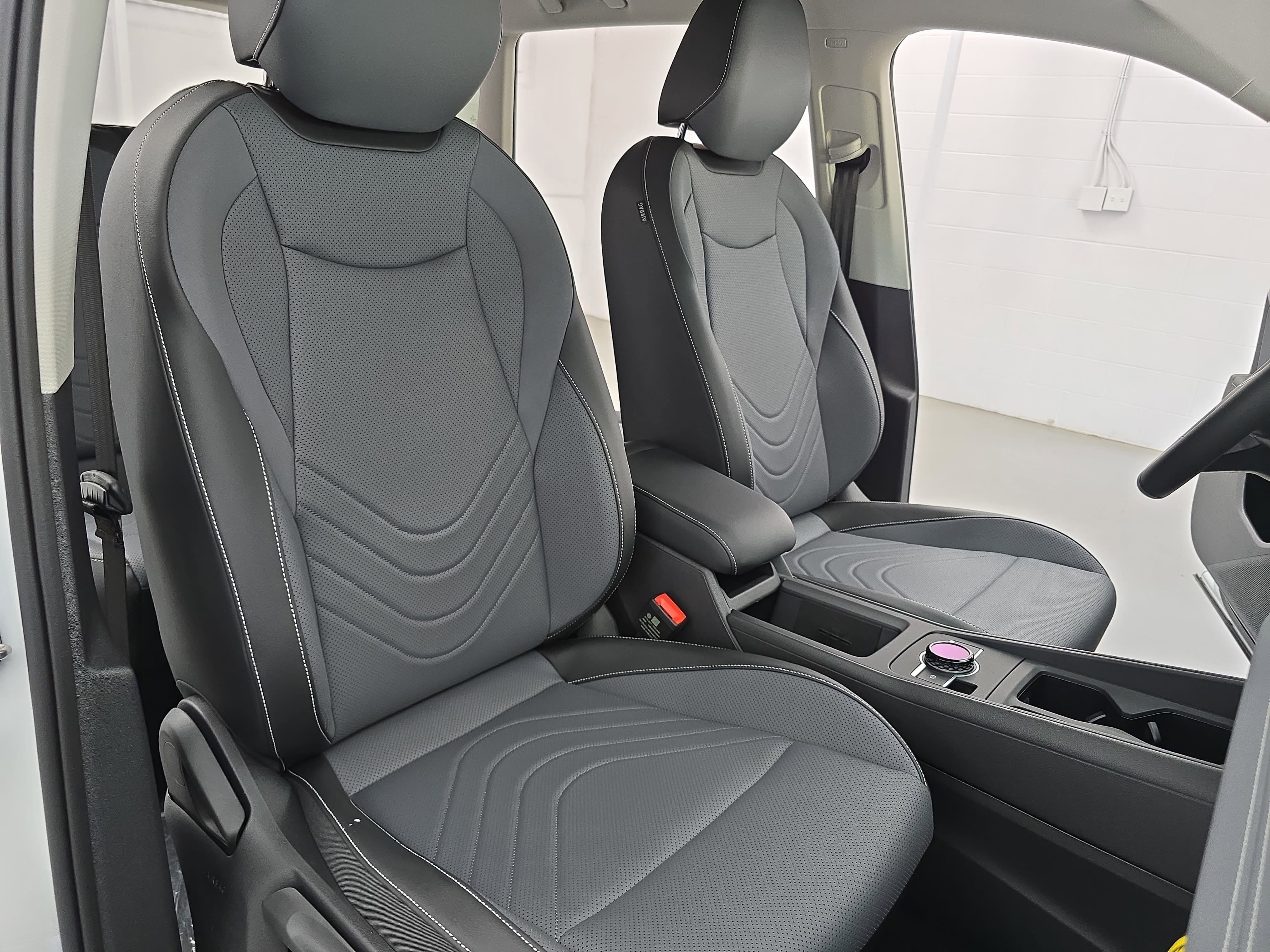 New 2026 Volkswagen Tiguan SE FWD image 10