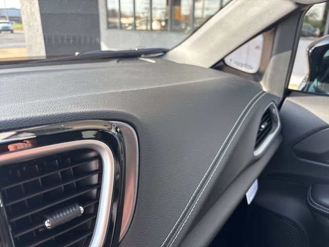 New 2026 Chrysler Pacifica Select w/ S Appearance Package FWD image 27